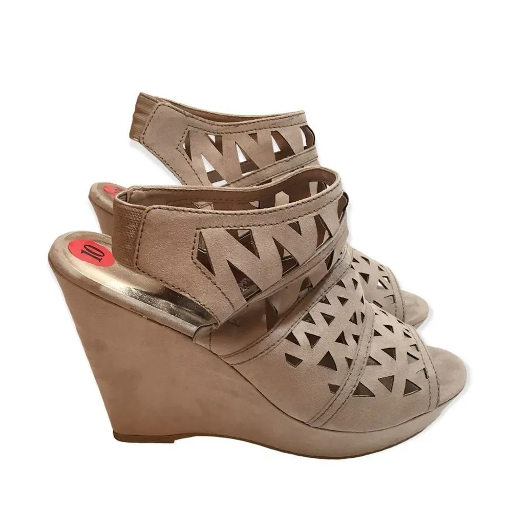 🔃Madden Girl Tan Suede Platform Wedge Sandals